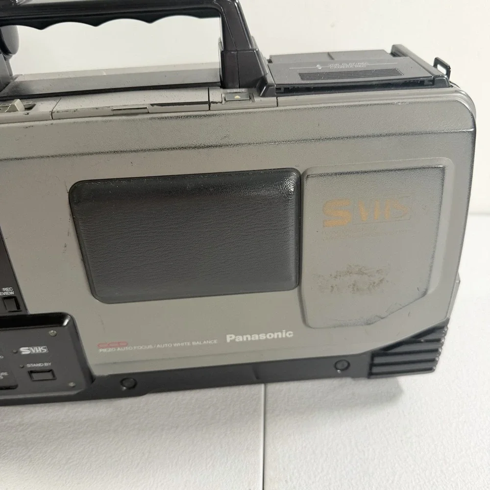 Panasonic AG-450‎ S-VHS Reporter Camcorder AS IS FOR REPAIR READ